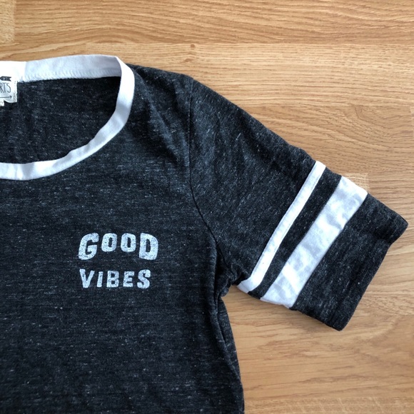 LA Hearts Good Vibes Graphic Tee - Picture 3 of 5